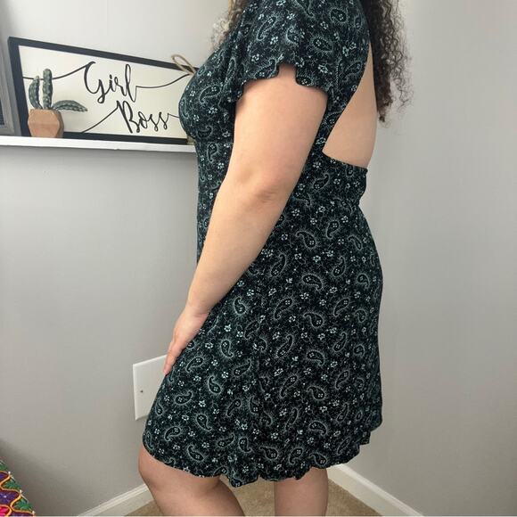 NWT BP. Black Paisley Floral Flutter Sleeve Open Back A Line Dress 1X - Picture 2 of 7